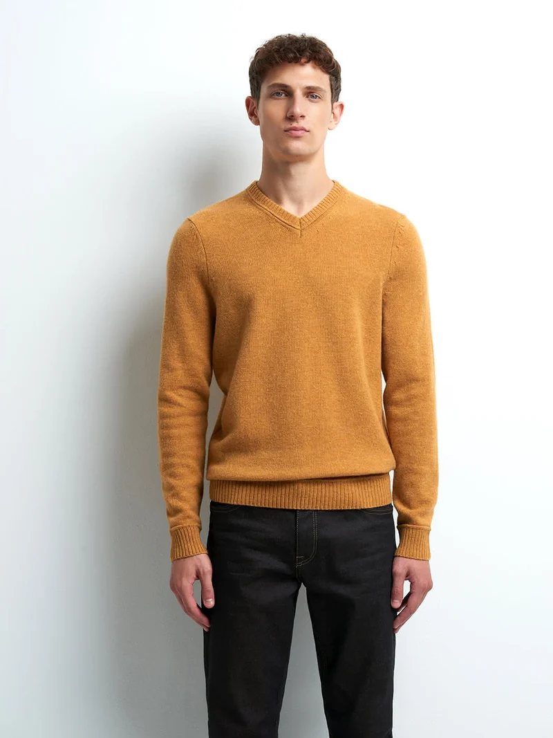Pull col V en laine d'agneau