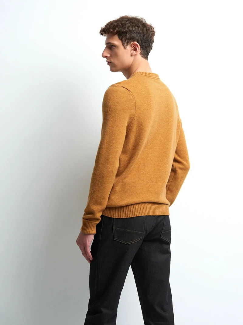 Pull col V en laine d'agneau
