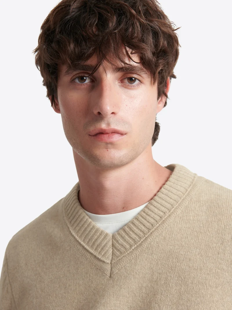Pull col v en laine mélangée
