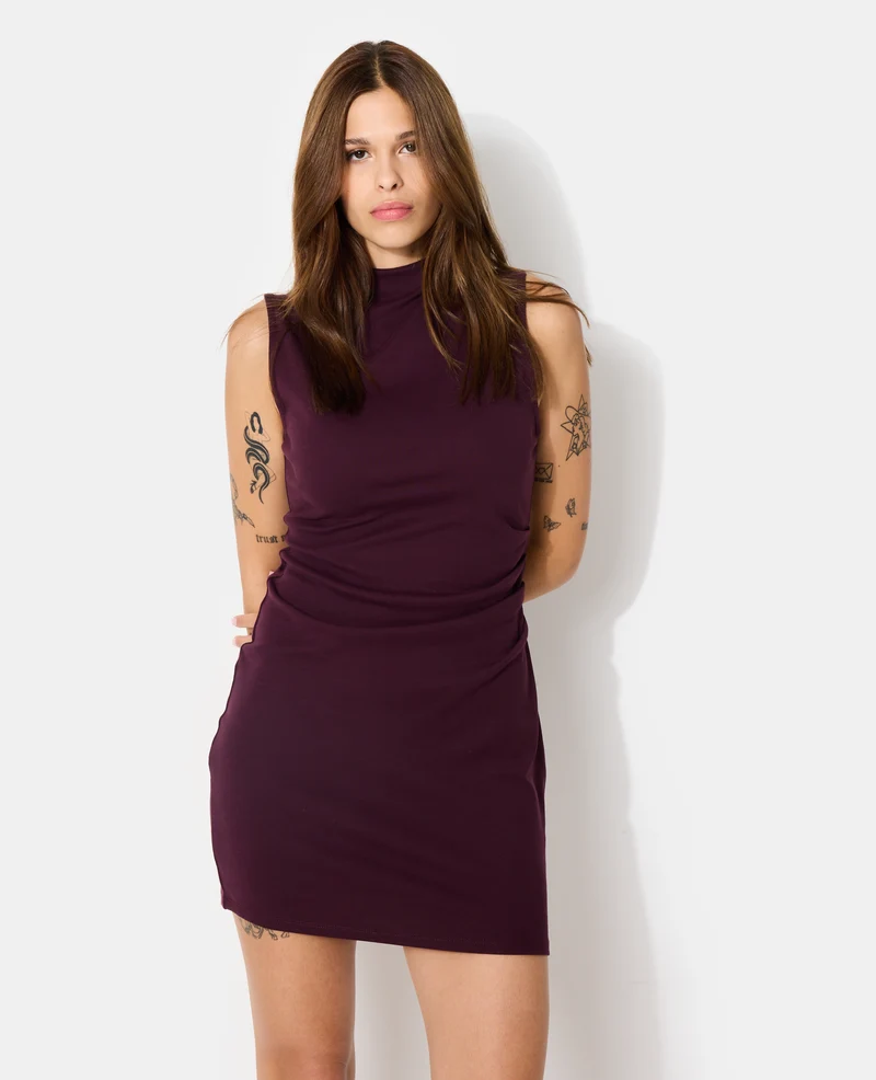 Robe courte sans manches avec fronces côté