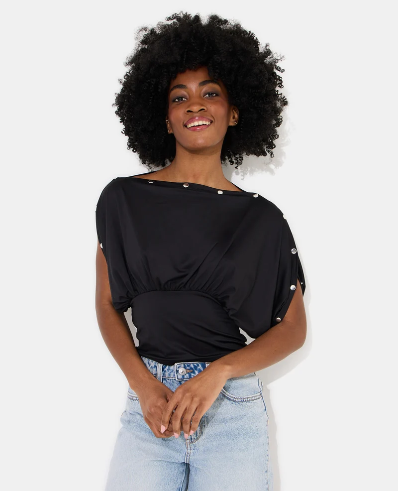 Top manches chauve-souris avec détails pressions