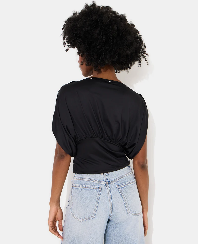 Top manches chauve-souris avec détails pressions