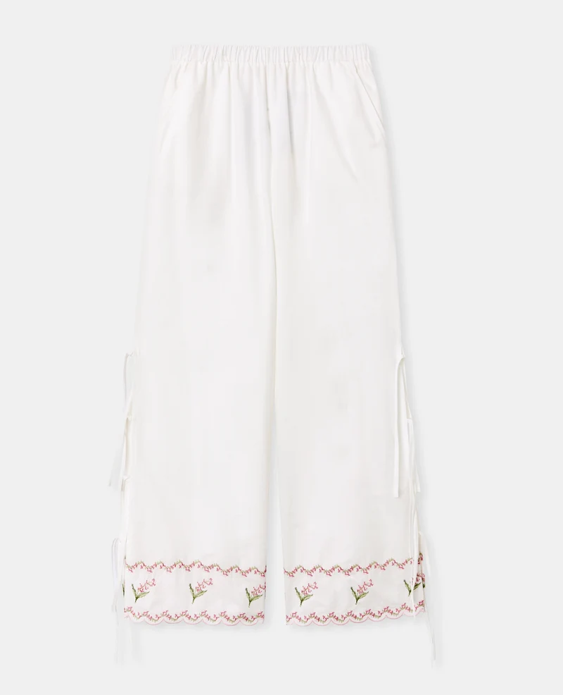 Pantalon avec fleurs points de croix et nouettes