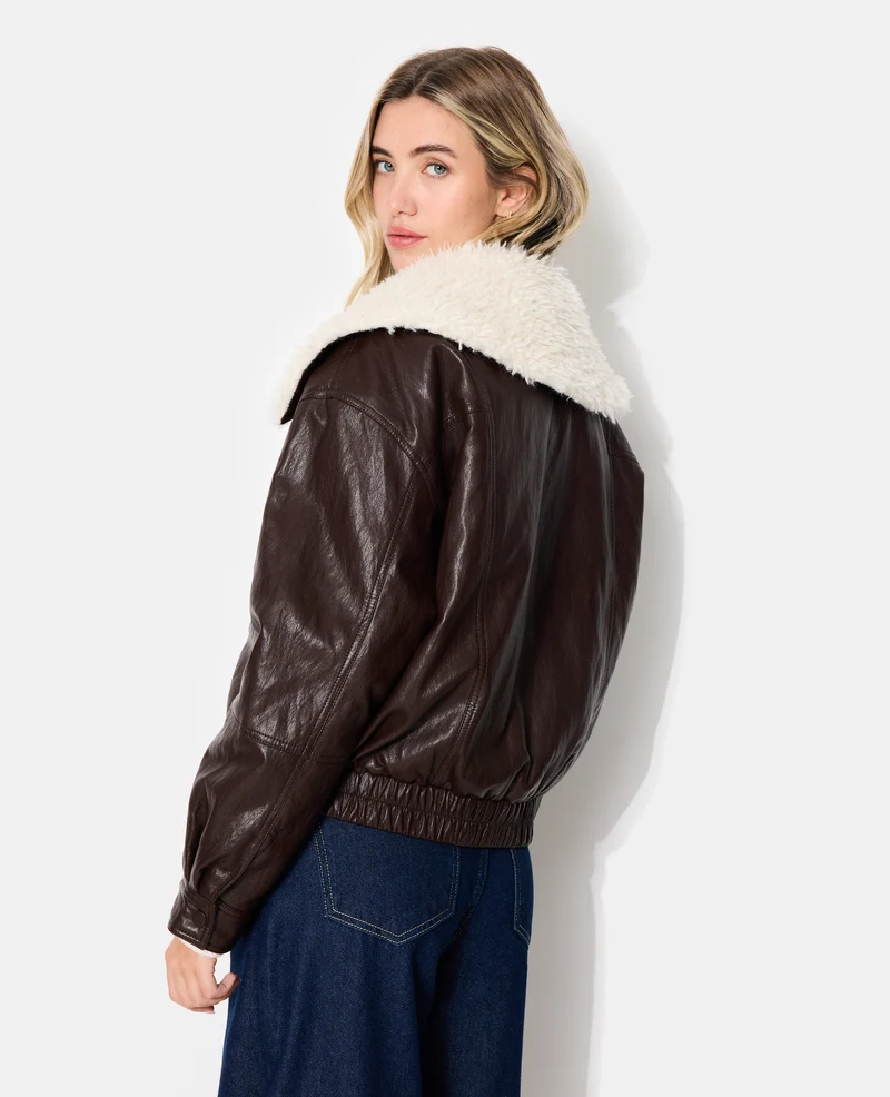 Blouson en simili grand col fausse fourrure