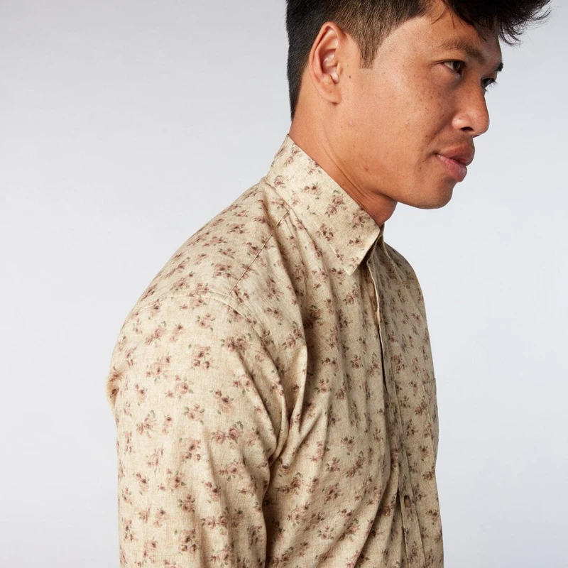 Chemise imprimée fleurs vintage jaune coupe ajustée en coton