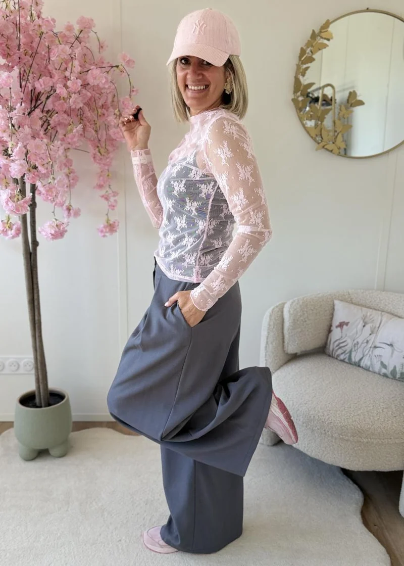 Top Malvina rose