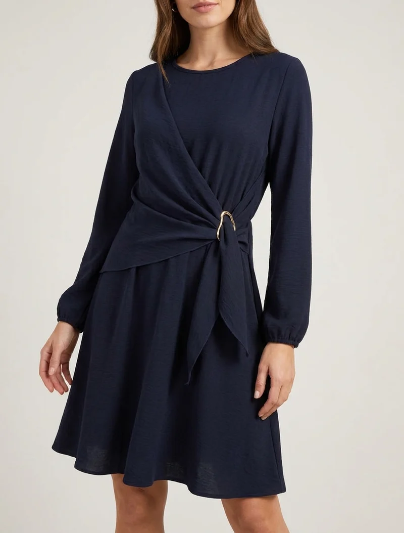 Robe évasée manches longues à pan drapé et bijou - Marine