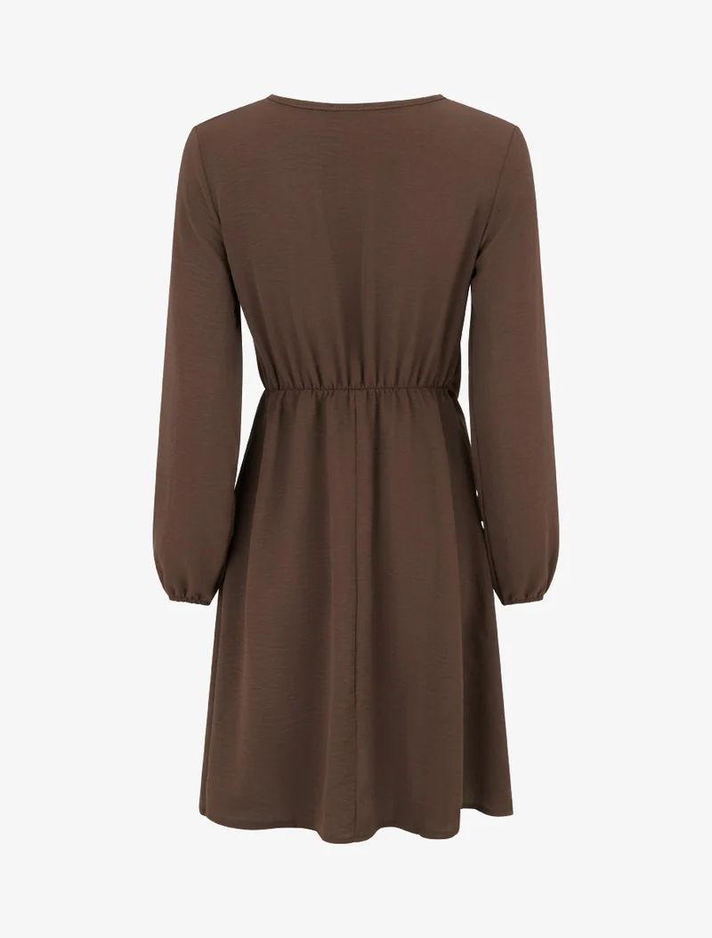Robe évasée manches longues à pan drapé et bijou - Marron