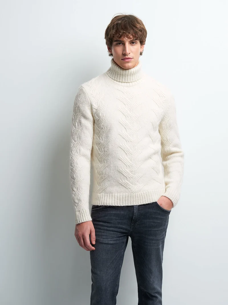 Pull col roulé