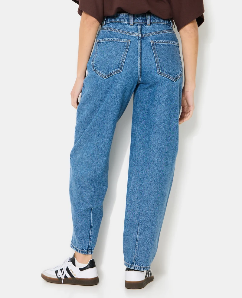 Jean barrel taille haute avec jeux de coutures