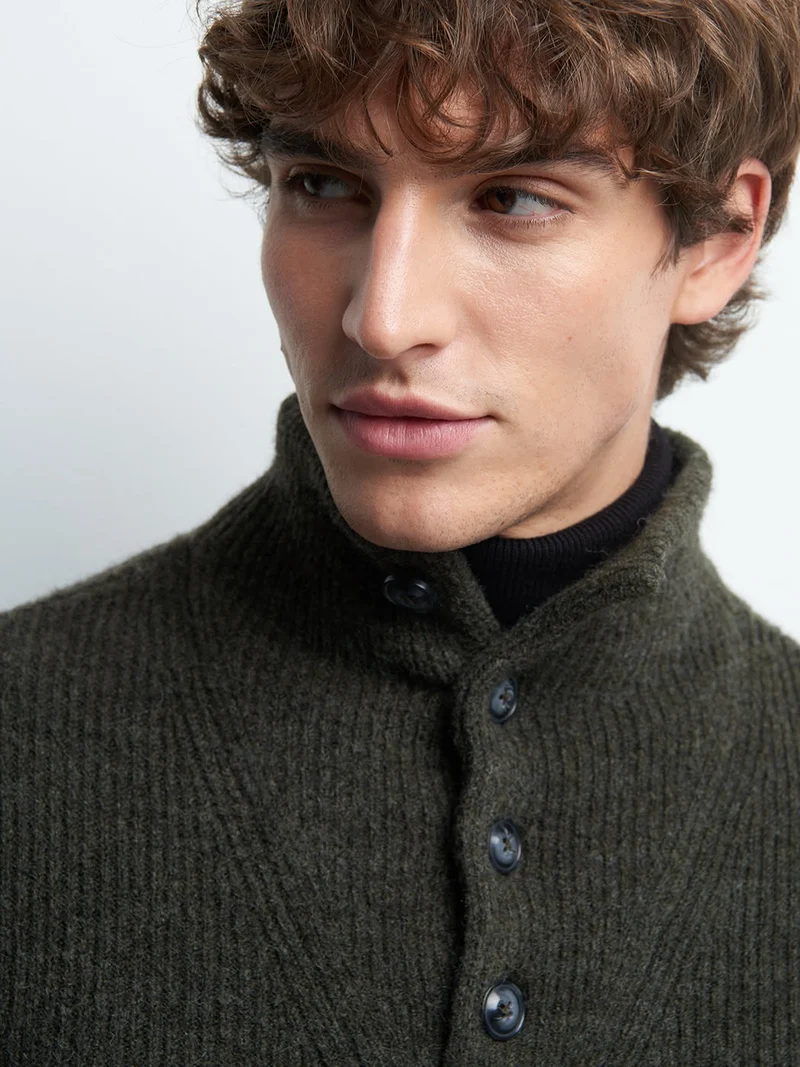Pull col boutonné