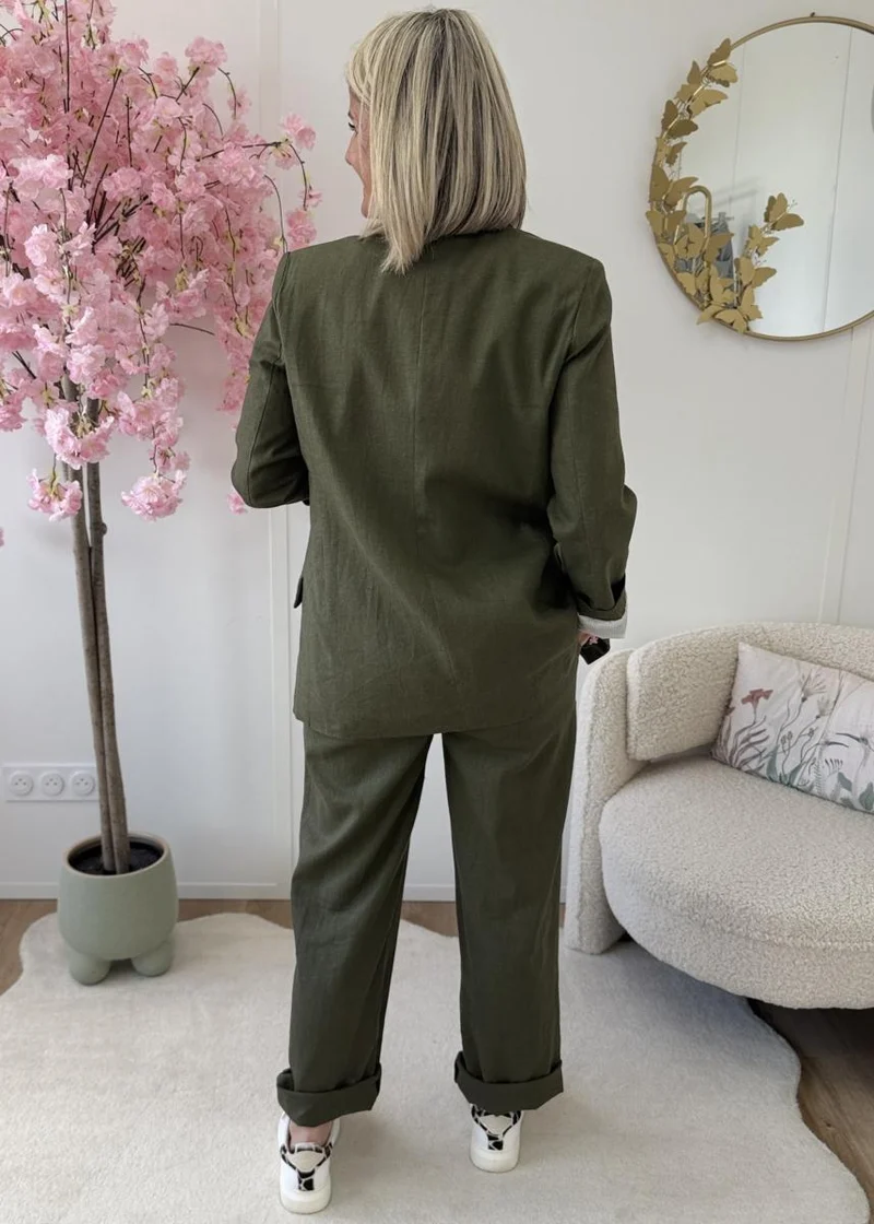 Ensemble Charlize kaki