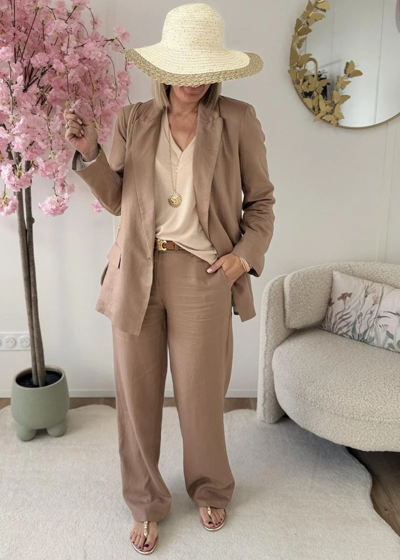 Ensemble Charlize camel