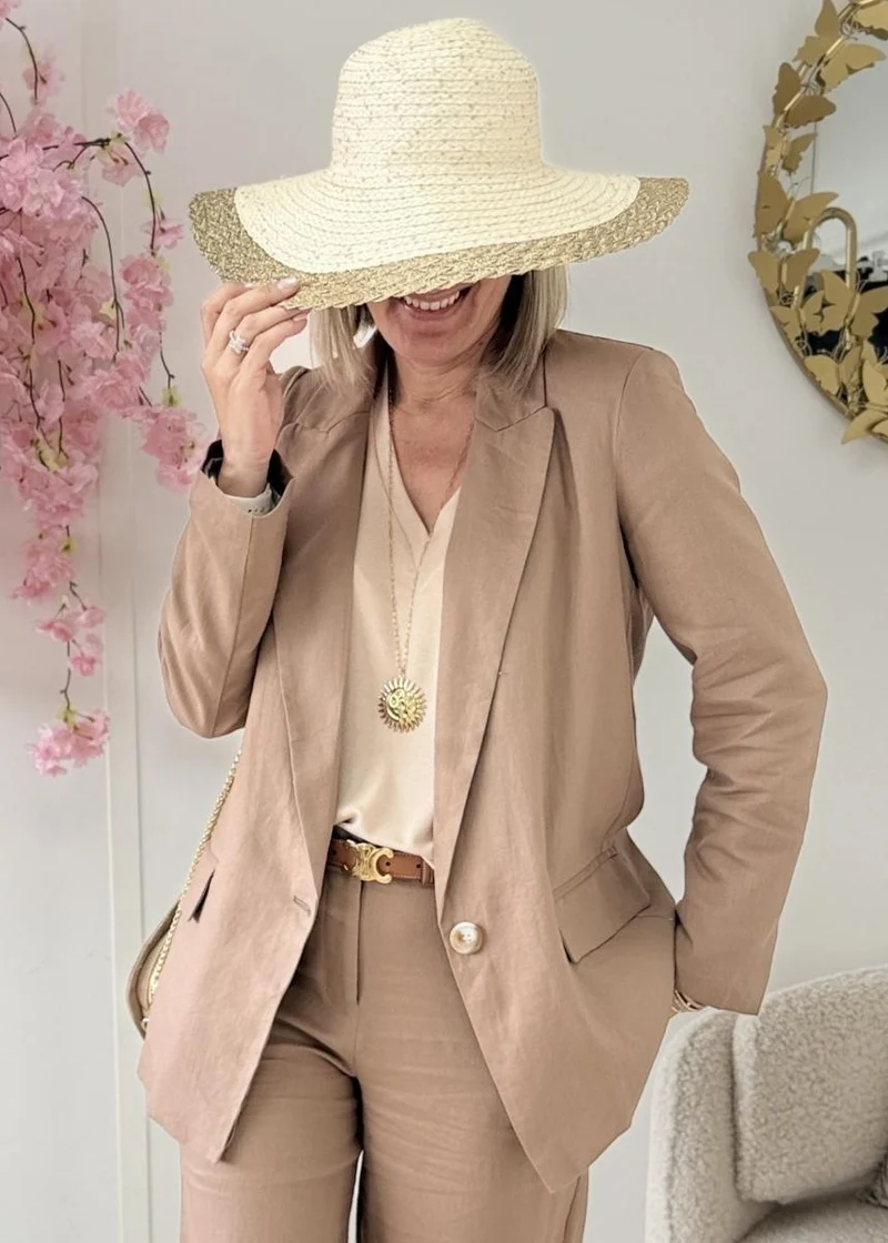 Ensemble Charlize camel