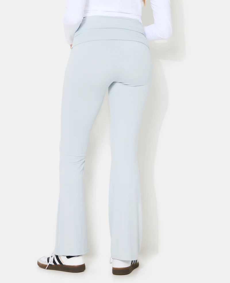 Pantalon flare en matière sculptante