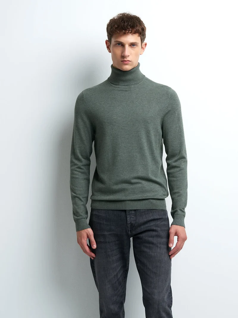 Pull col roulé en viscose certifiée