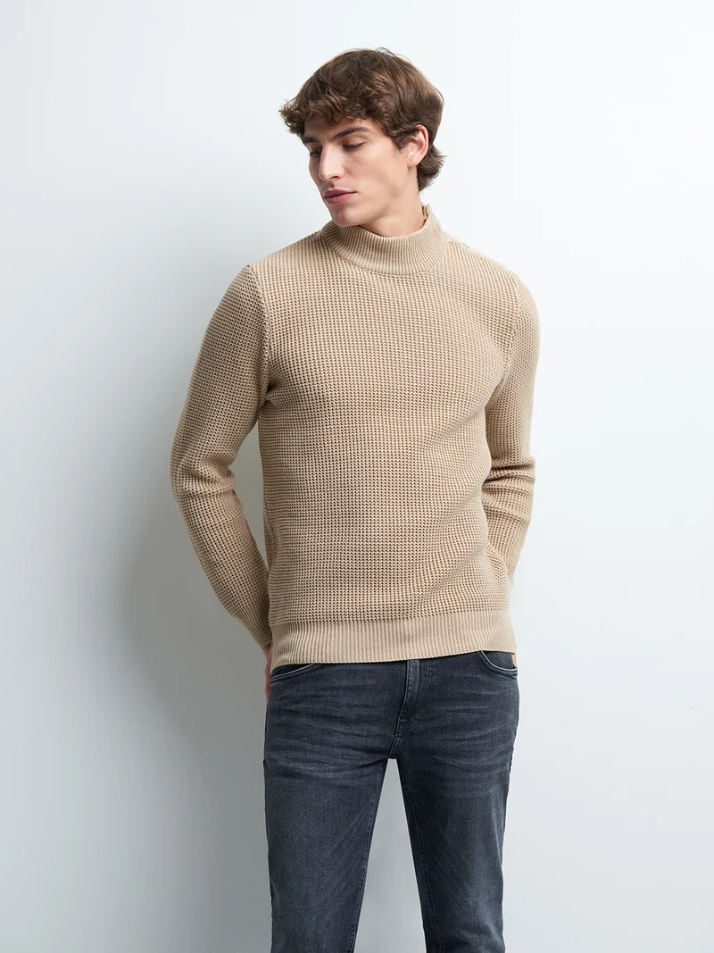 Pull col montant fantaisie