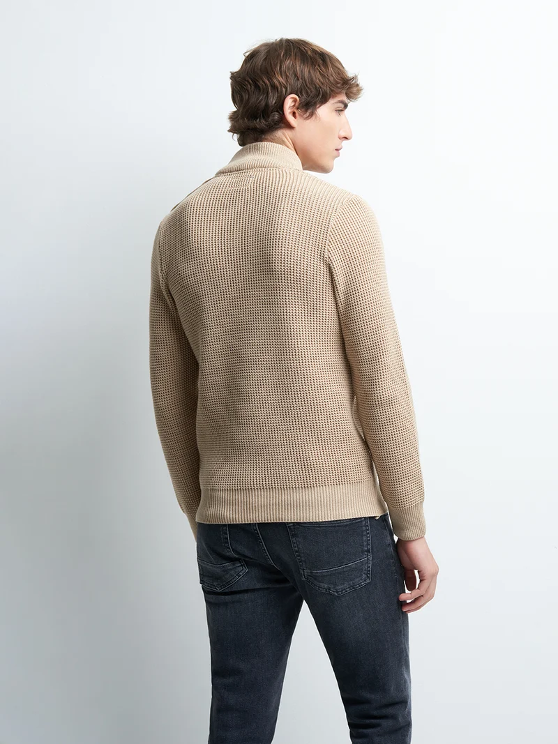 Pull col montant fantaisie