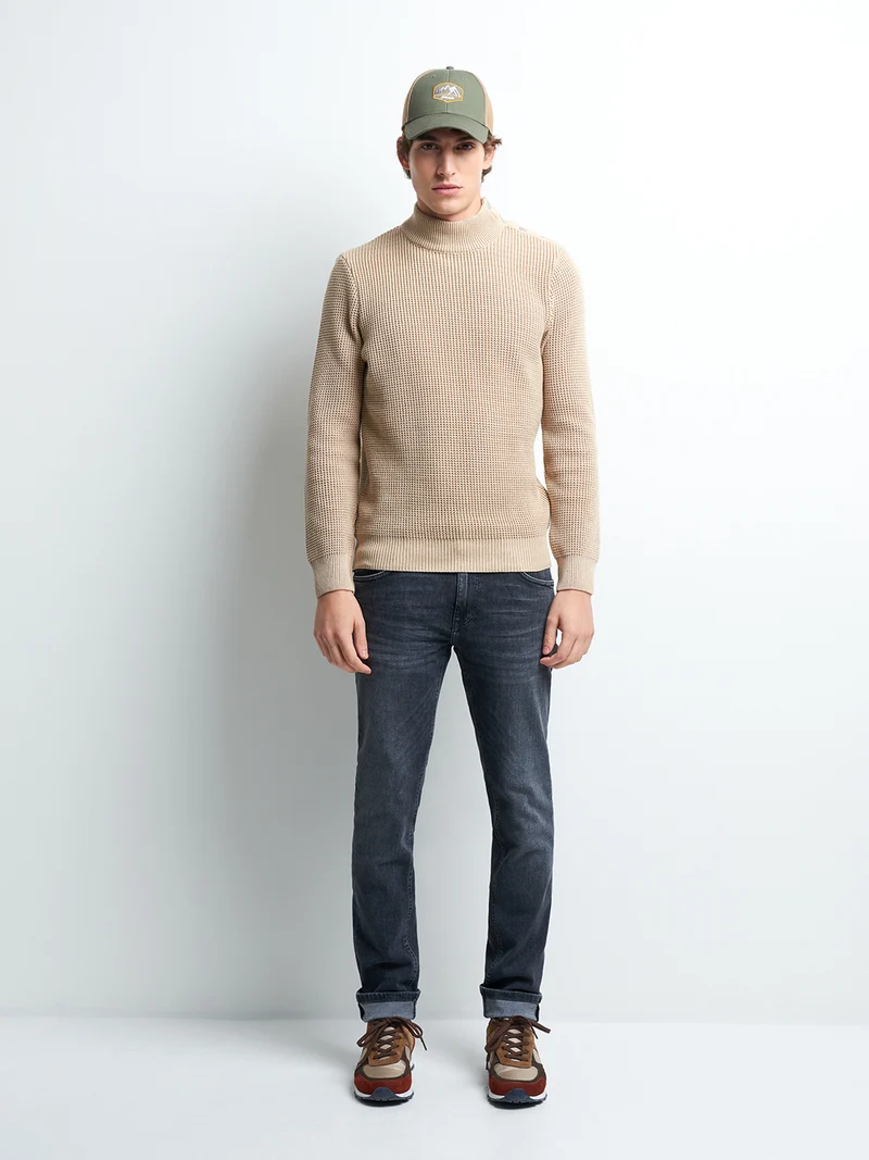 Pull col montant fantaisie