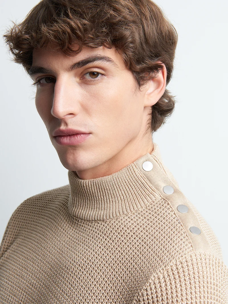 Pull col montant fantaisie