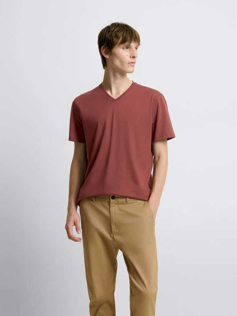 T-shirt col V en coton Supima®