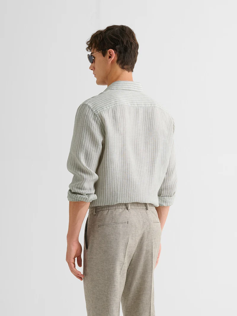 Chemise slim en lin rayée