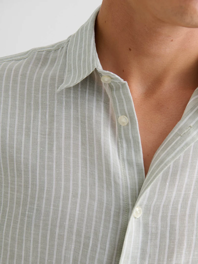 Chemise slim en lin rayée