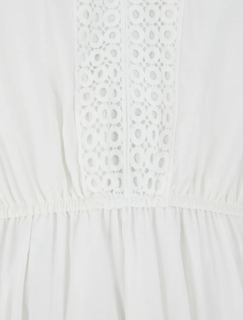 Robe longue évasée à empiècements en dentelle ajourée - Blanc