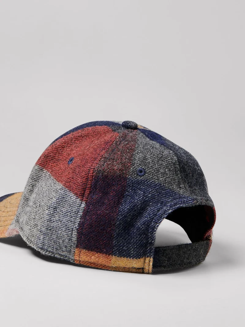 Casquette en laine à carreaux