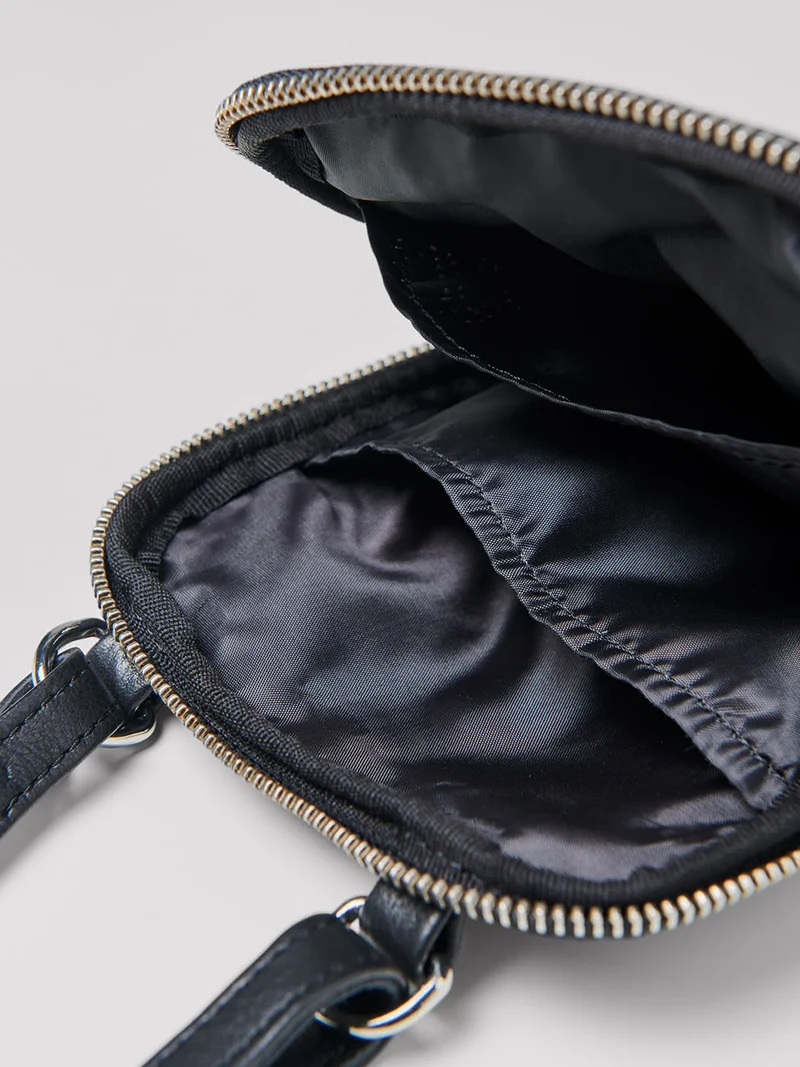 Petit sac bandoulière en cuir uni