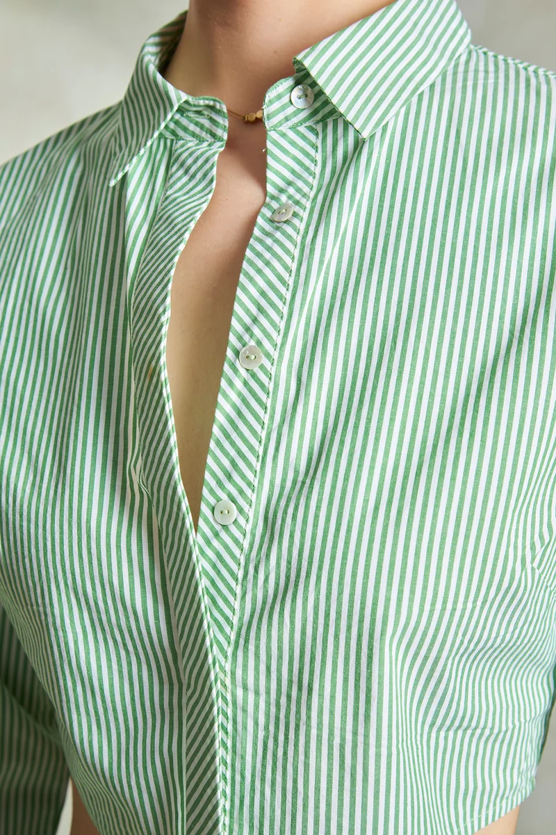 Marisa|100% Cotton Curved Hem Cropped Shirt