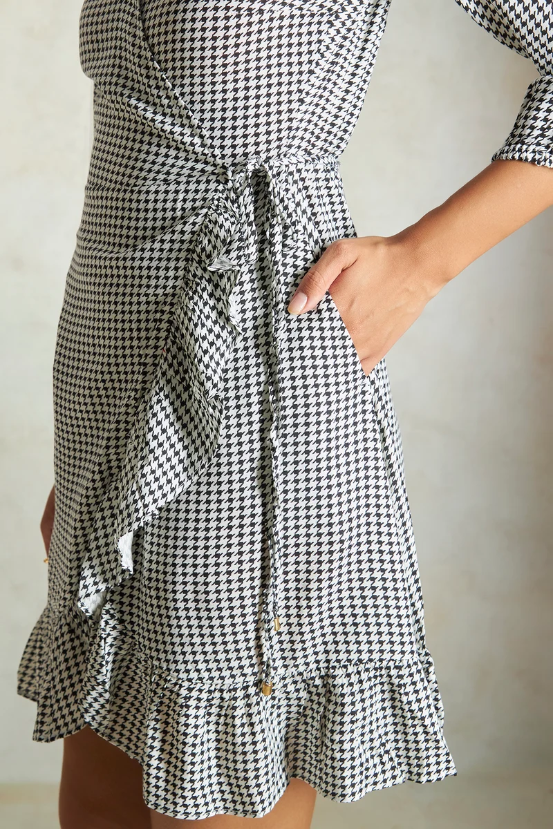Kenza|100% Viscose Houndstooth Print V-Neck Dress