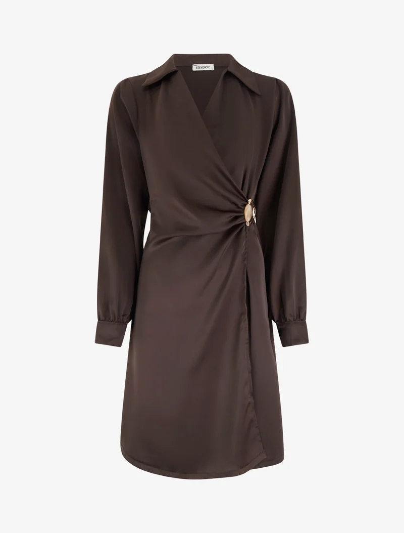 Robe portefeuille satinée à manches longues et bijou - Marron