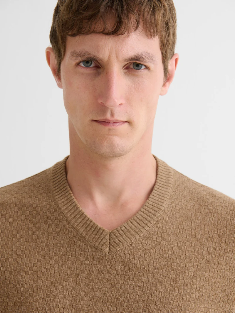 Pull col V effet damier