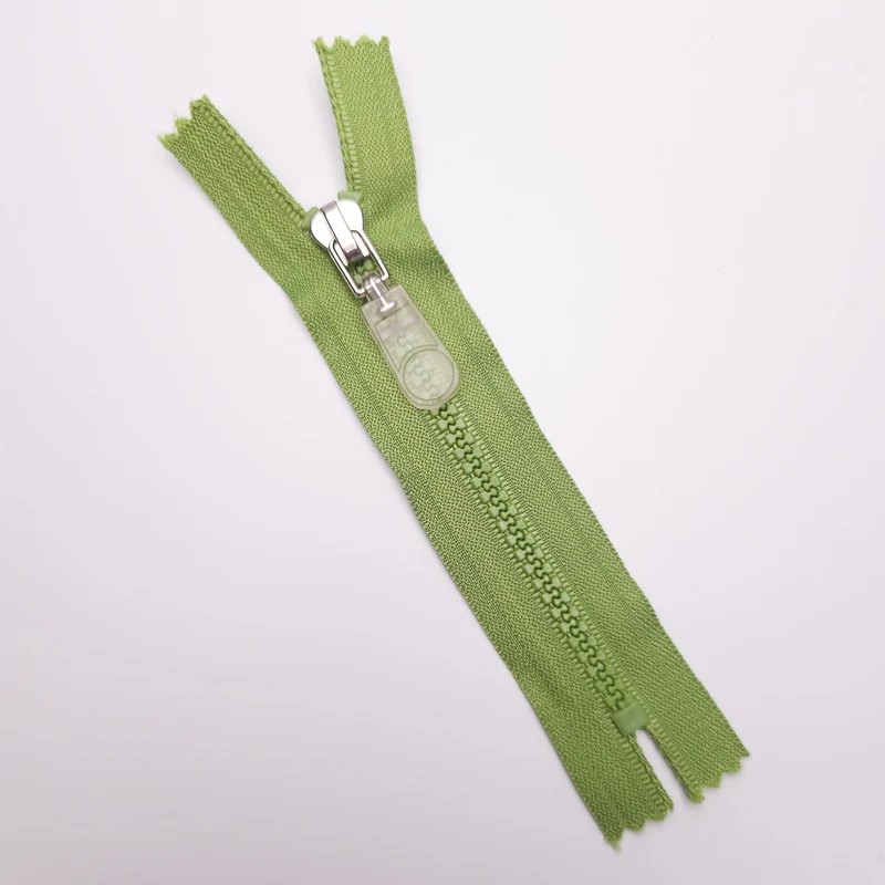 Fermeture éclair en plastique à bout fermé | 5" / 13 cm