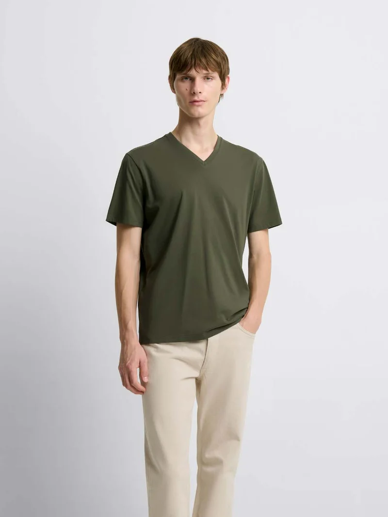 T-shirt col V en coton Supima®