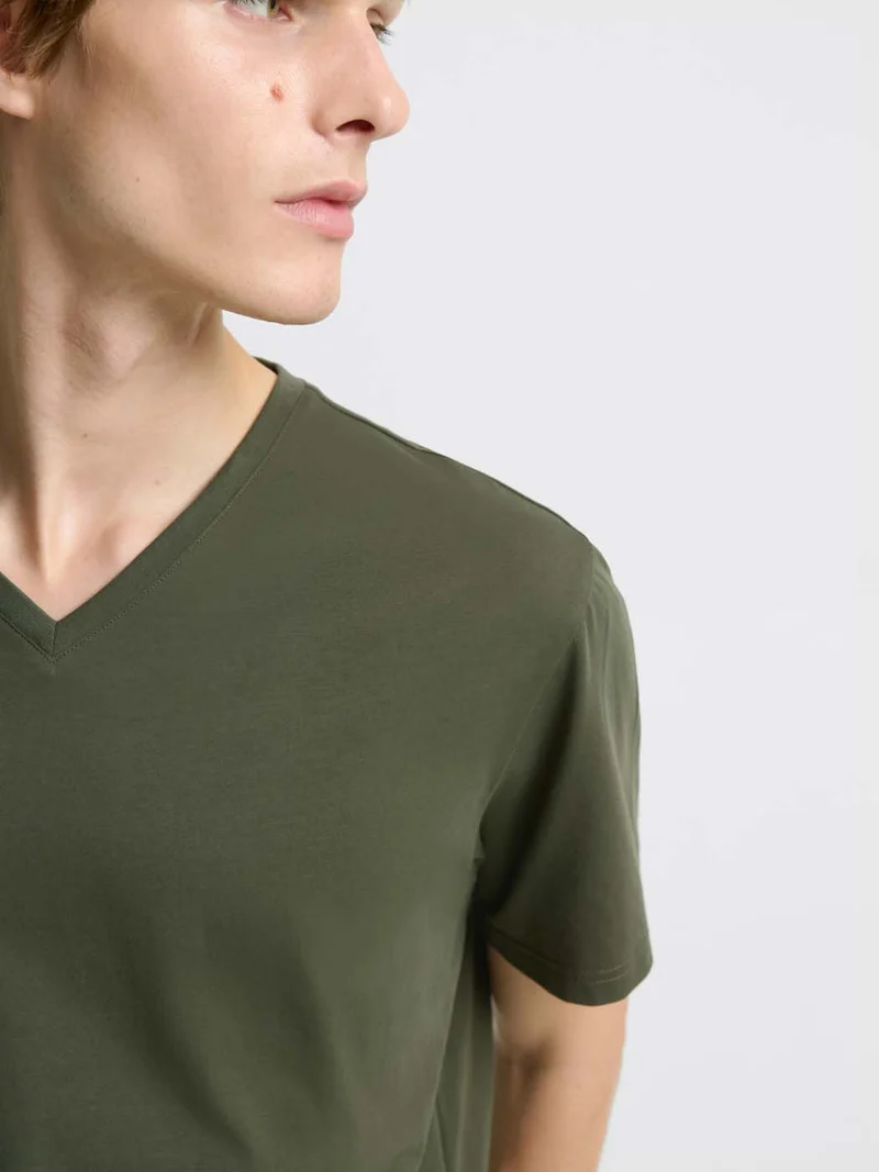T-shirt col V en coton Supima®