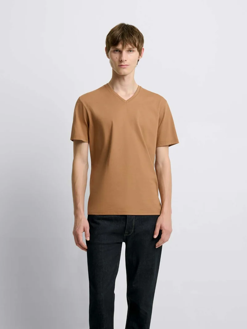 T-shirt col V en coton Supima®