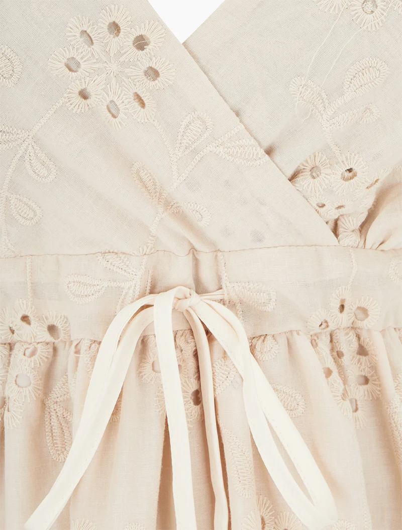 Robe mi-longue à motif floral ajouré - Beige