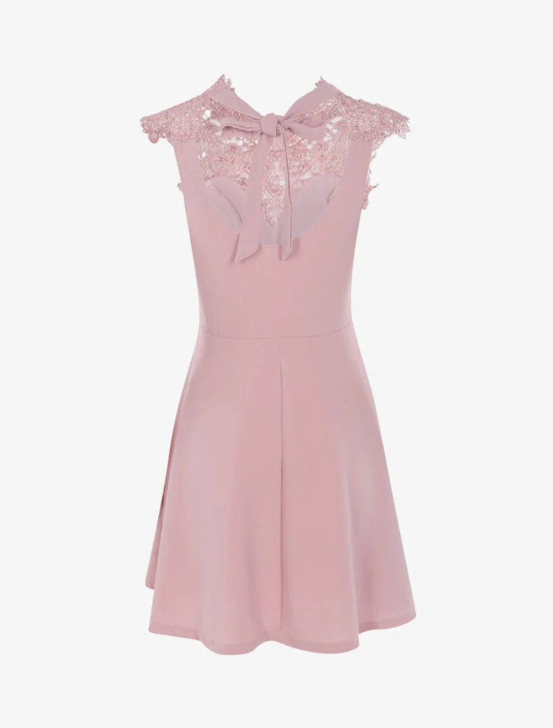Robe patineuse à plastron dentelle - rose