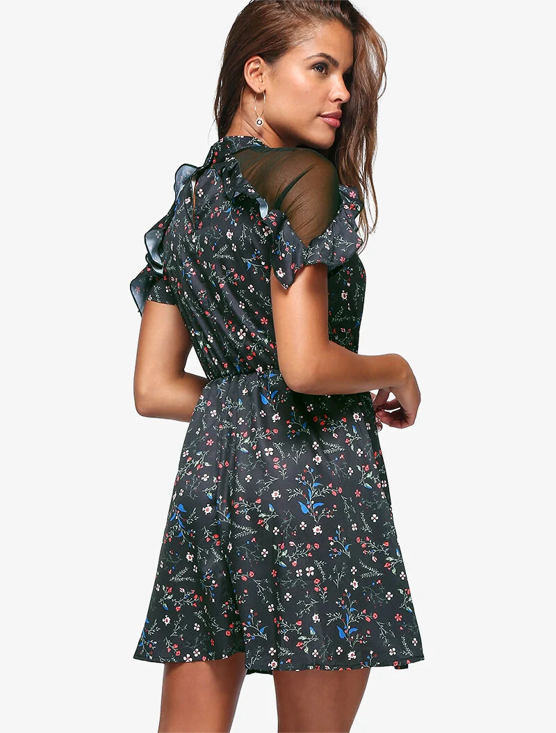 Robe fleurie à épaules ajourées - noir