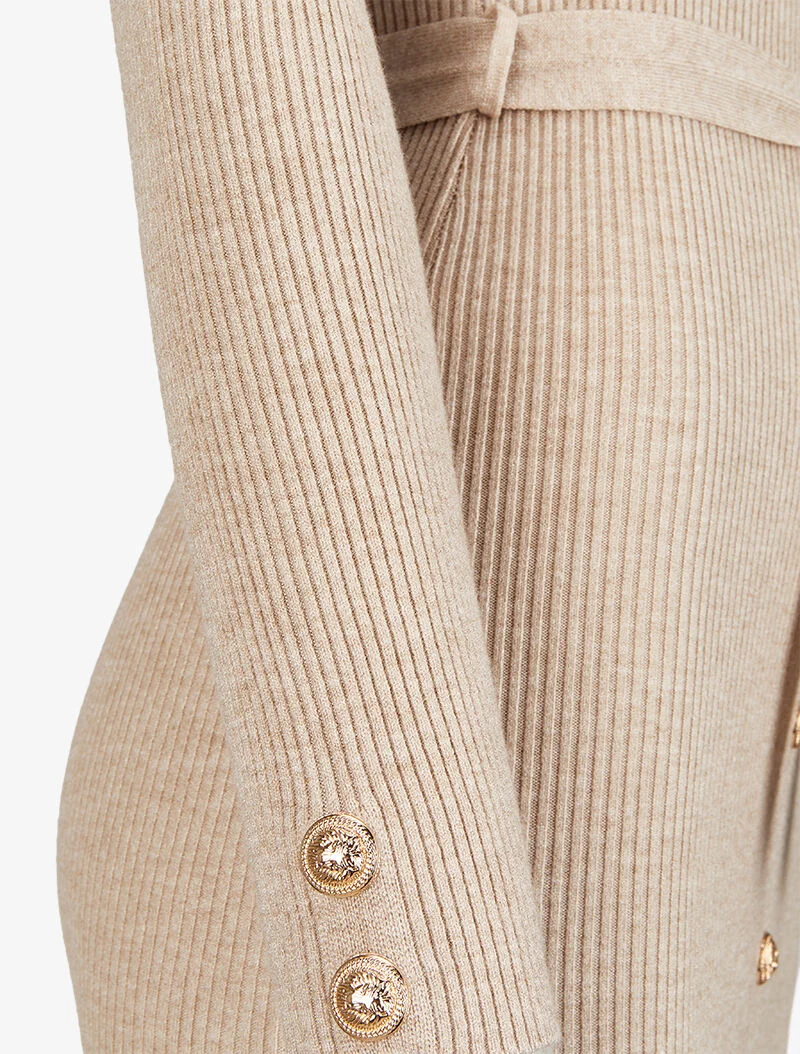 Robe pull mi-longue et côtelée à boutons décoratifs - Beige