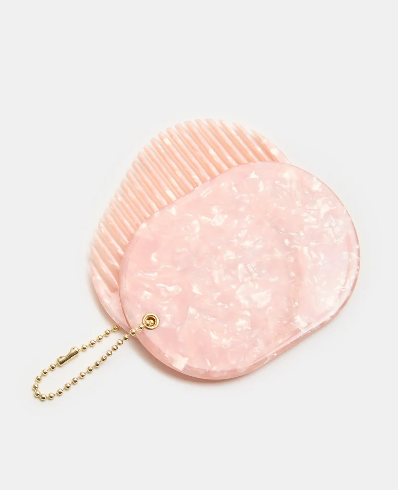 Déco de sac avec peigne et miroir
