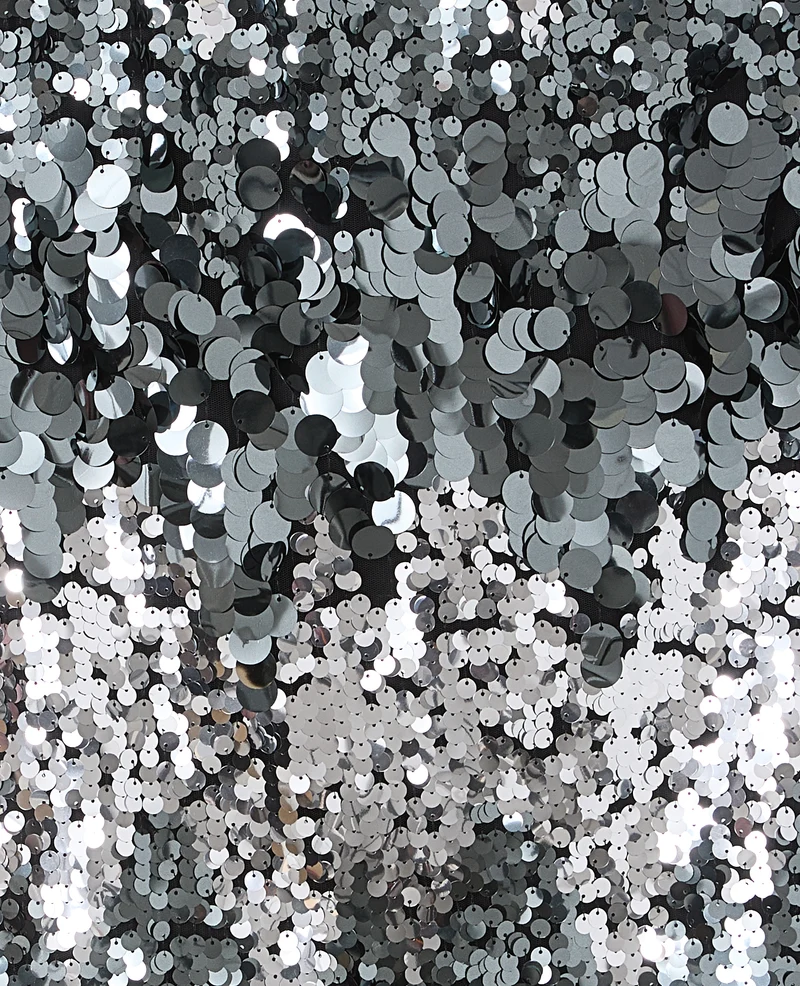 Robe courte dos-nu en velours avec sequins