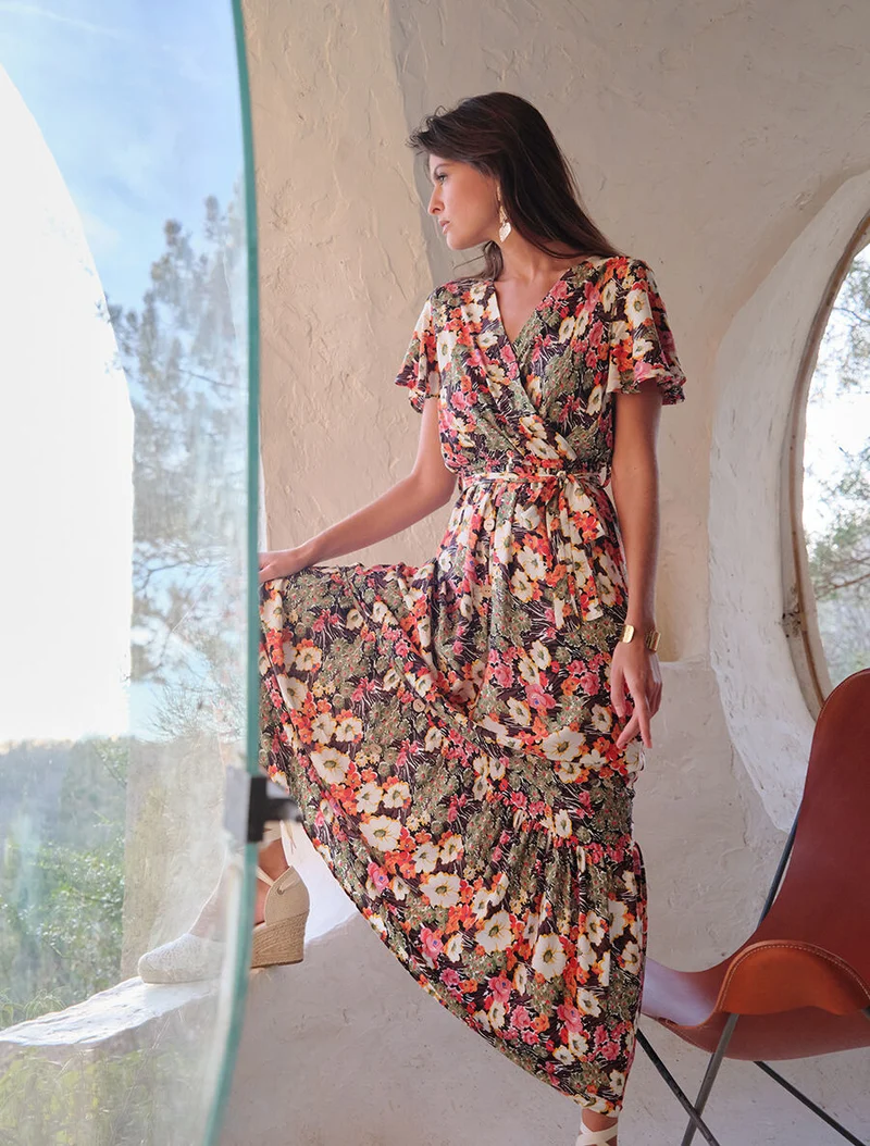 Robe longue fleurie à boutons décoratifs - Noir