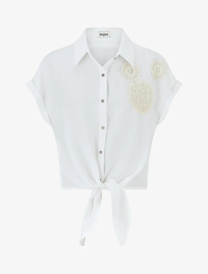 Chemise manches courtes à empiècements en crochet et noeud - Blanc