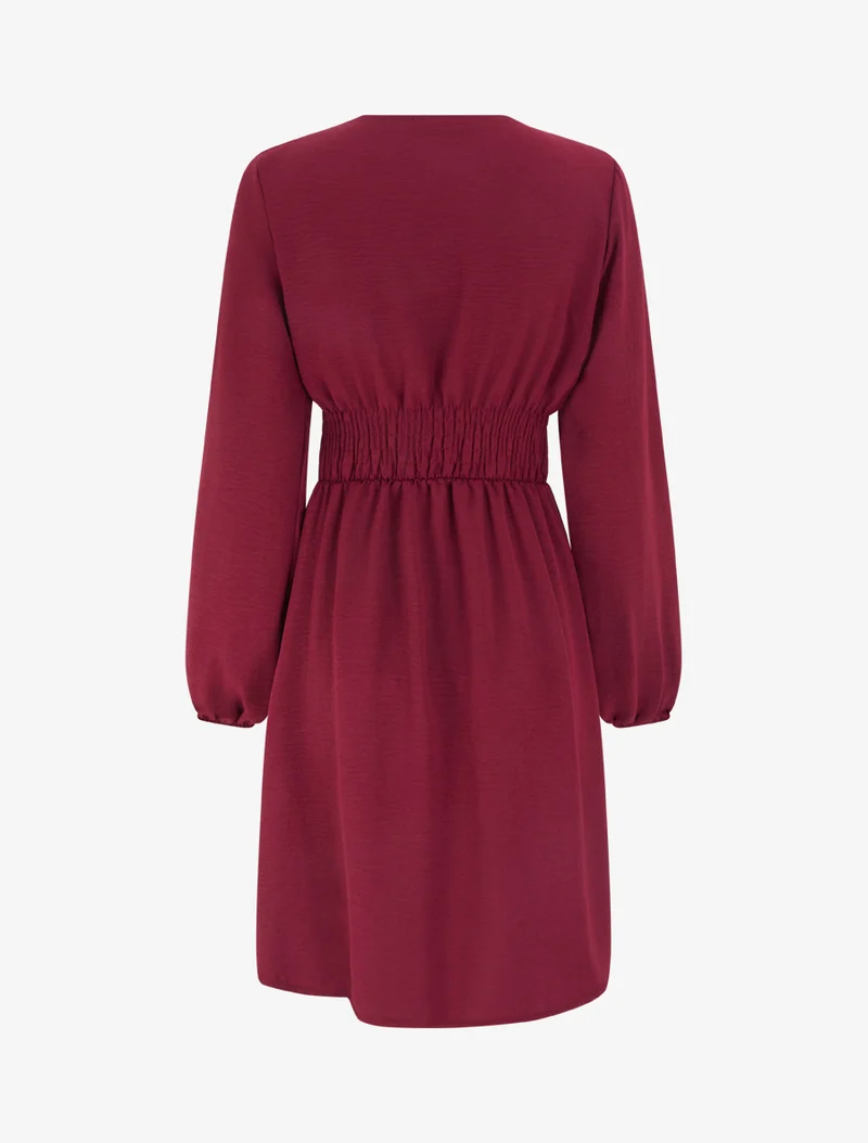 Robe à col cache-coeur et bijou martelé - Lie de vin