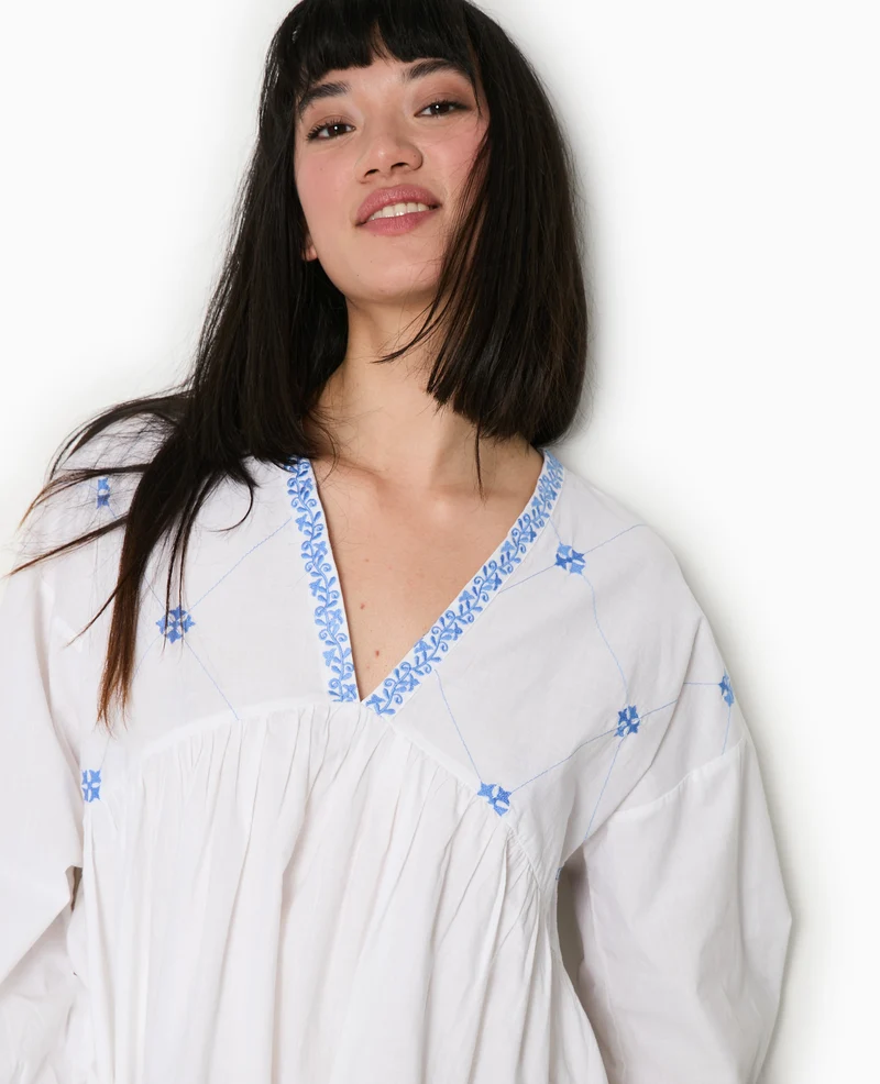 Robe brodée manches longues