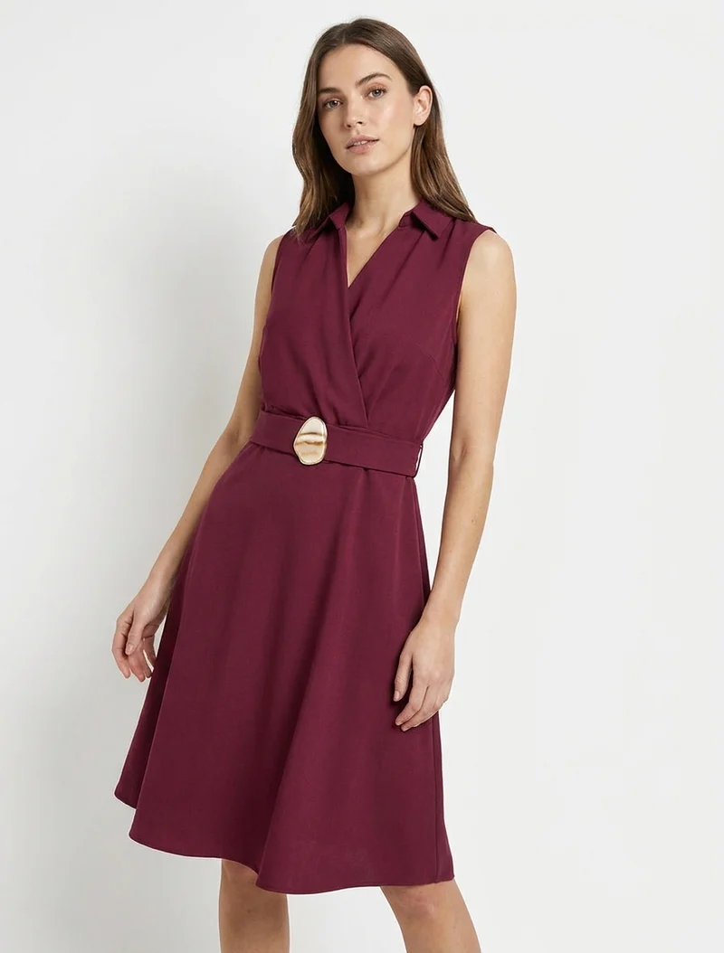 Robe patineuse sans manches à ceinture bijou - Lie de vin