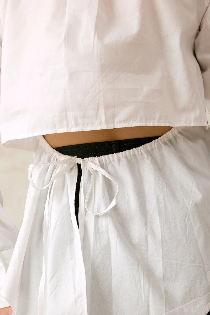 Molly|100% Cotton Back Cutout V-Neck Shirt